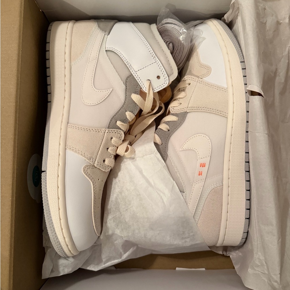 Jordan 1 Mid SE "Inside Out" Trainers